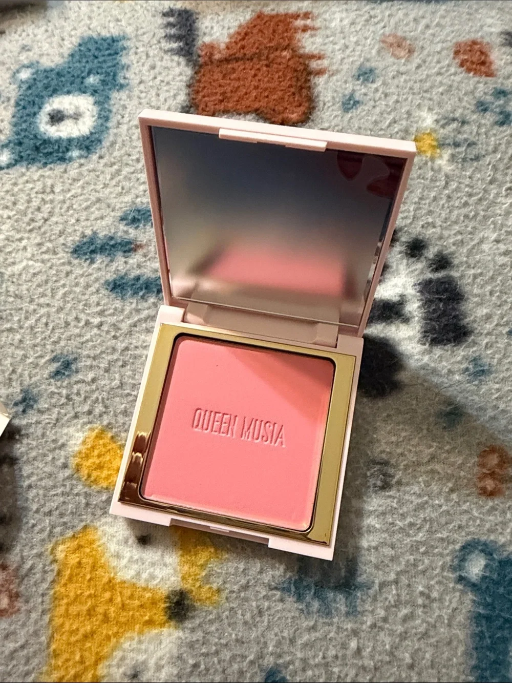 Queen musia powder blush